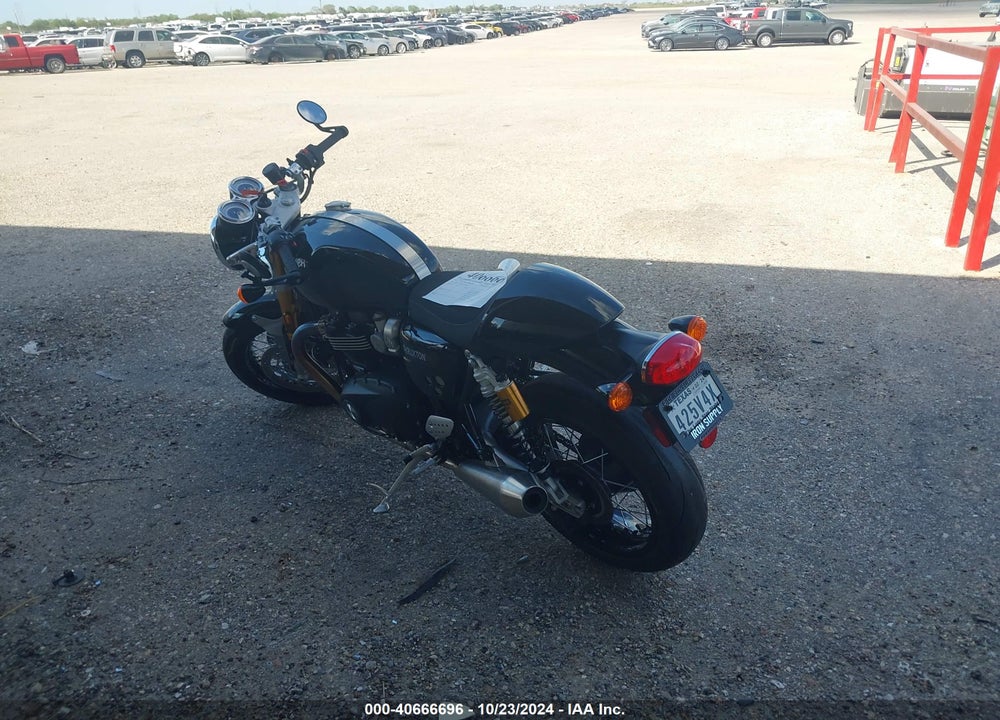 2022 TRIUMPH MOTORCYCLE THRUXTON RS VIN: SMTD56HR5NTAU8645