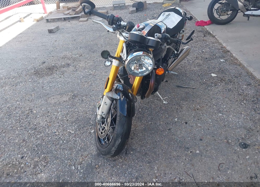 2022 TRIUMPH MOTORCYCLE THRUXTON RS VIN: SMTD56HR5NTAU8645