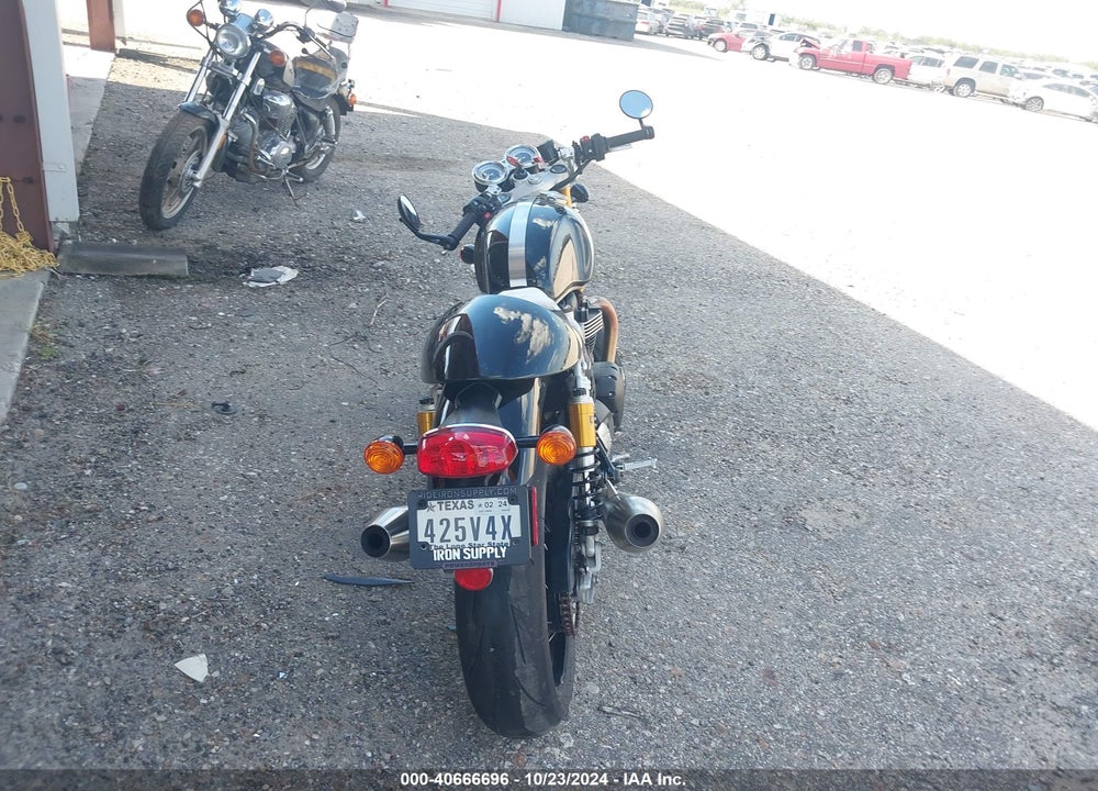 2022 TRIUMPH MOTORCYCLE THRUXTON RS VIN: SMTD56HR5NTAU8645