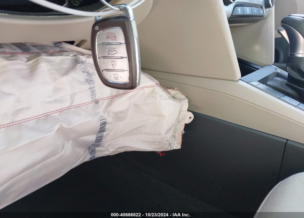 2018 HYUNDAI ELANTRA VIN: 5NPD84LFXJH264994