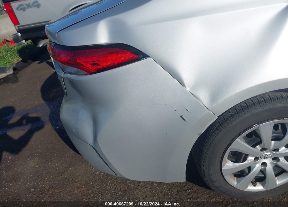 2022 TOYOTA COROLLA LE VIN: 5YFEPMAE7NP325437