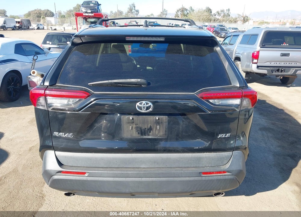 2019 TOYOTA RAV4 XLE VIN: 2T3W1RFV3KW027139