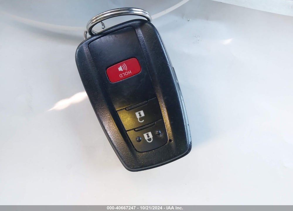 2019 TOYOTA RAV4 XLE VIN: 2T3W1RFV3KW027139