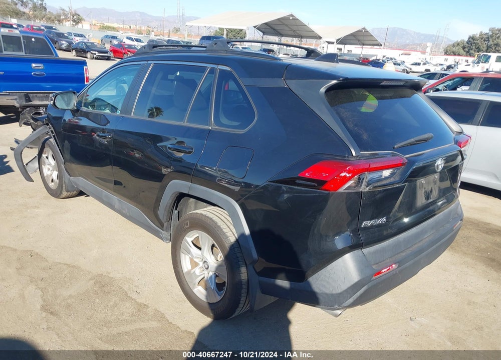 2019 TOYOTA RAV4 XLE VIN: 2T3W1RFV3KW027139