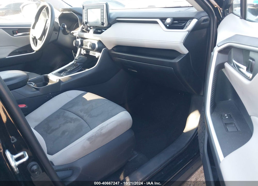 2019 TOYOTA RAV4 XLE VIN: 2T3W1RFV3KW027139