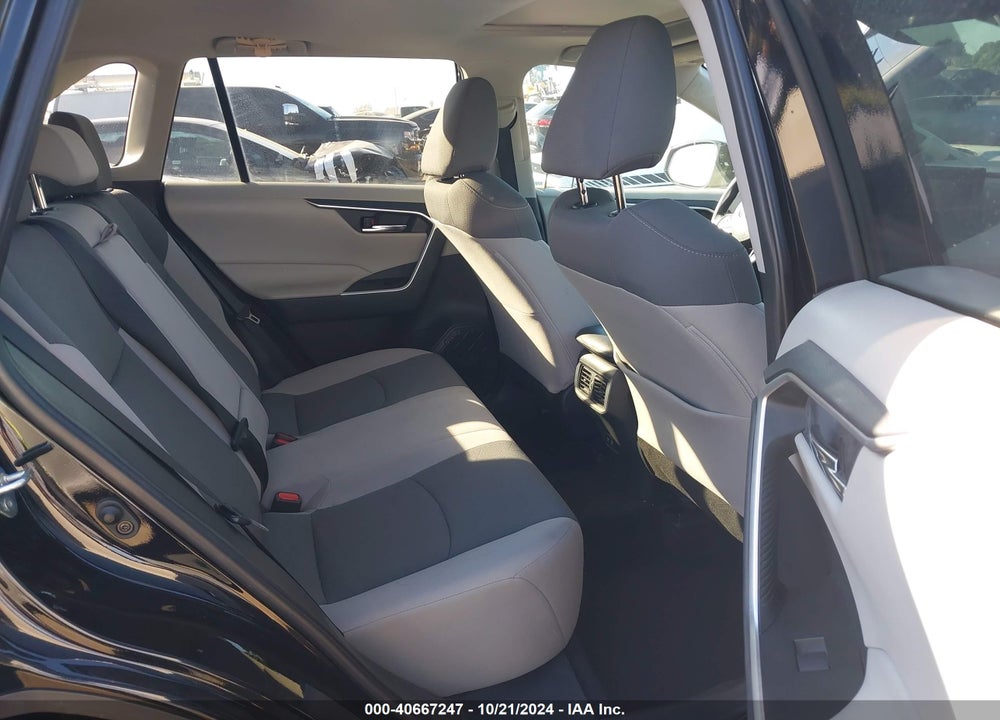 2019 TOYOTA RAV4 XLE VIN: 2T3W1RFV3KW027139