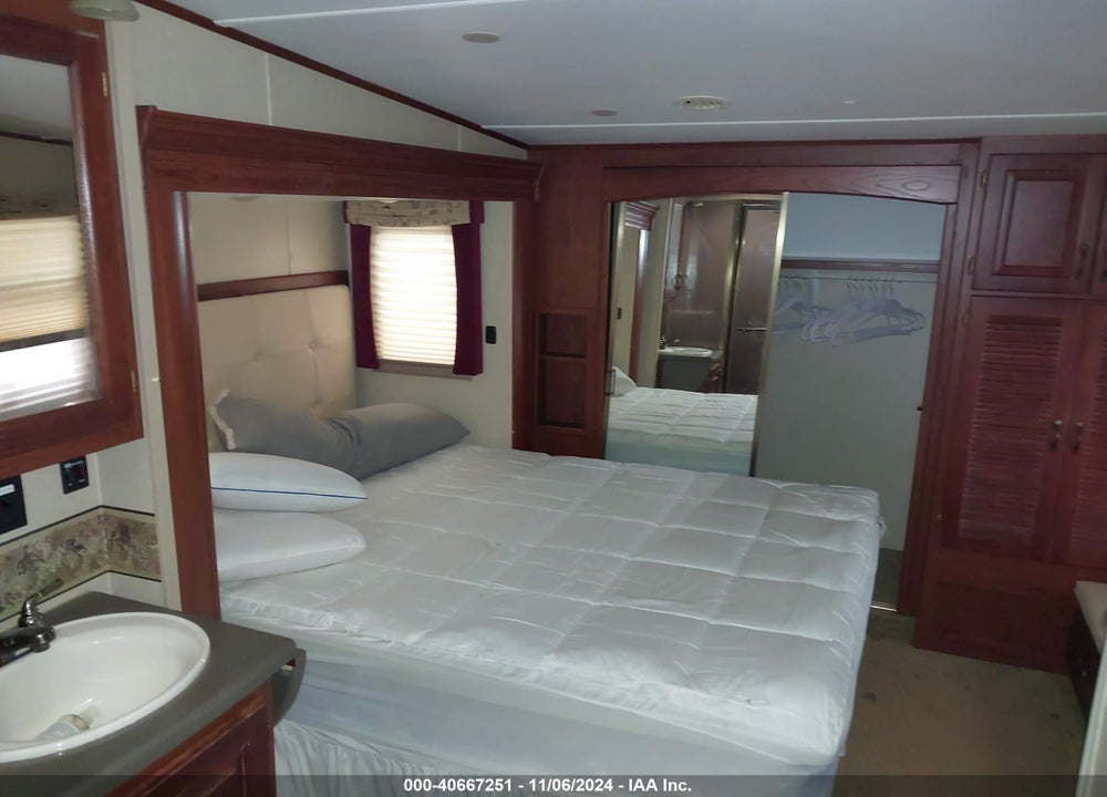 2008 CARRIAGE CAMEO 33CKQ VIN: 16F62E5R481A09415
