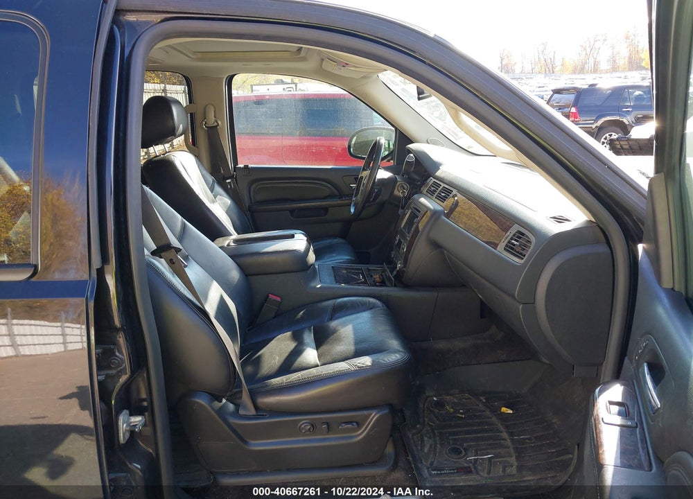 2010 GMC YUKON XL 1500 DENALI VIN: 1GKUKMEF6AR176794