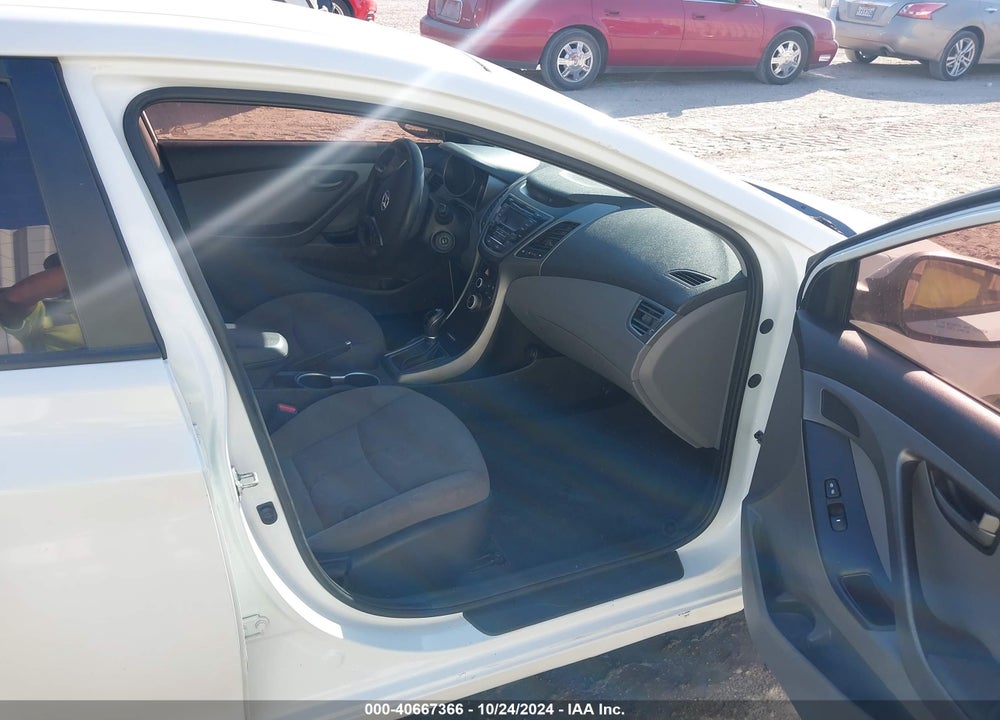 2016 HYUNDAI ELANTRA SE VIN: 5NPDH4AE9GH768584