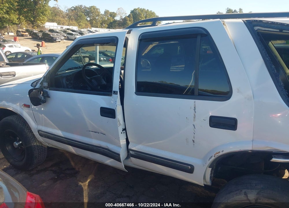2000 CHEVROLET BLAZER LS VIN: 1GNCS13W9Y2129357