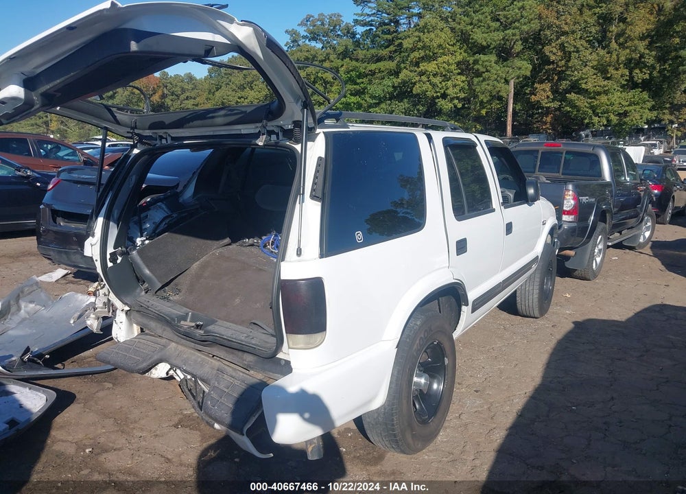 2000 CHEVROLET BLAZER LS VIN: 1GNCS13W9Y2129357