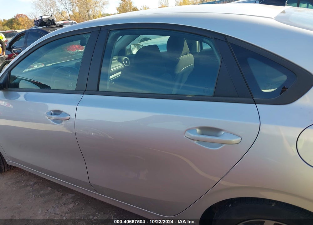2019 KIA FORTE LXS VIN: 3KPF24AD0KE118072