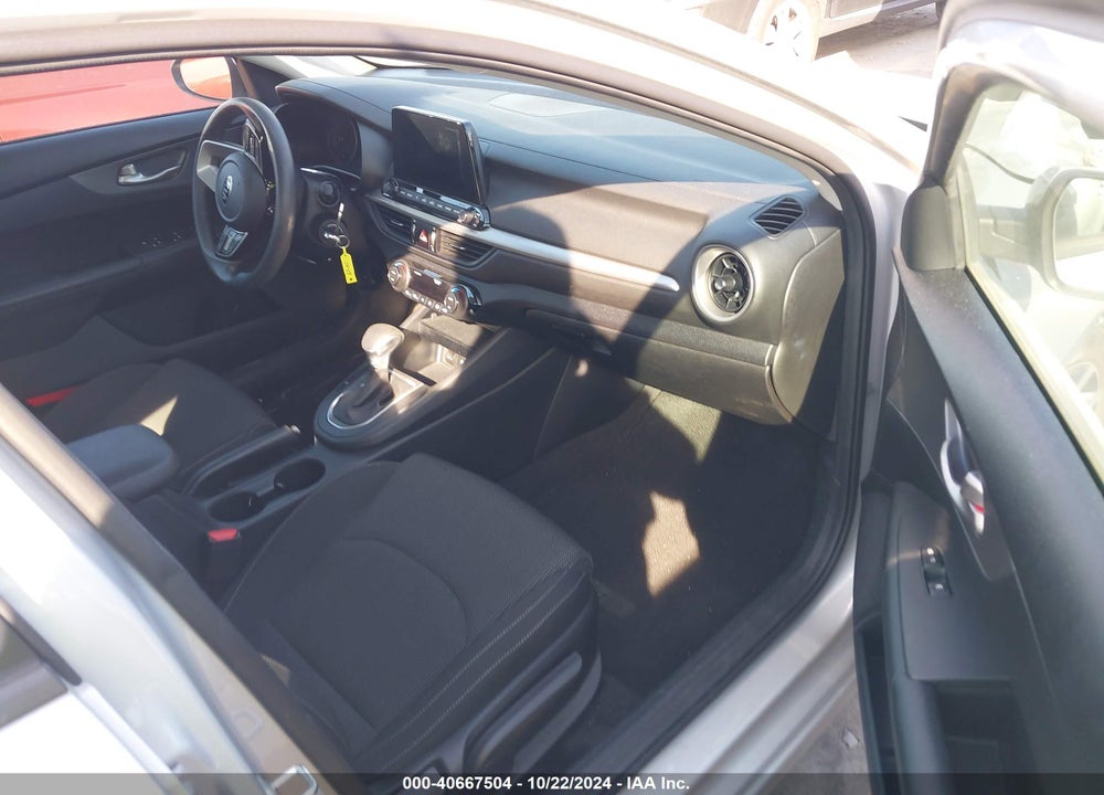 2019 KIA FORTE LXS VIN: 3KPF24AD0KE118072