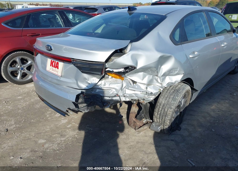 2019 KIA FORTE LXS VIN: 3KPF24AD0KE118072