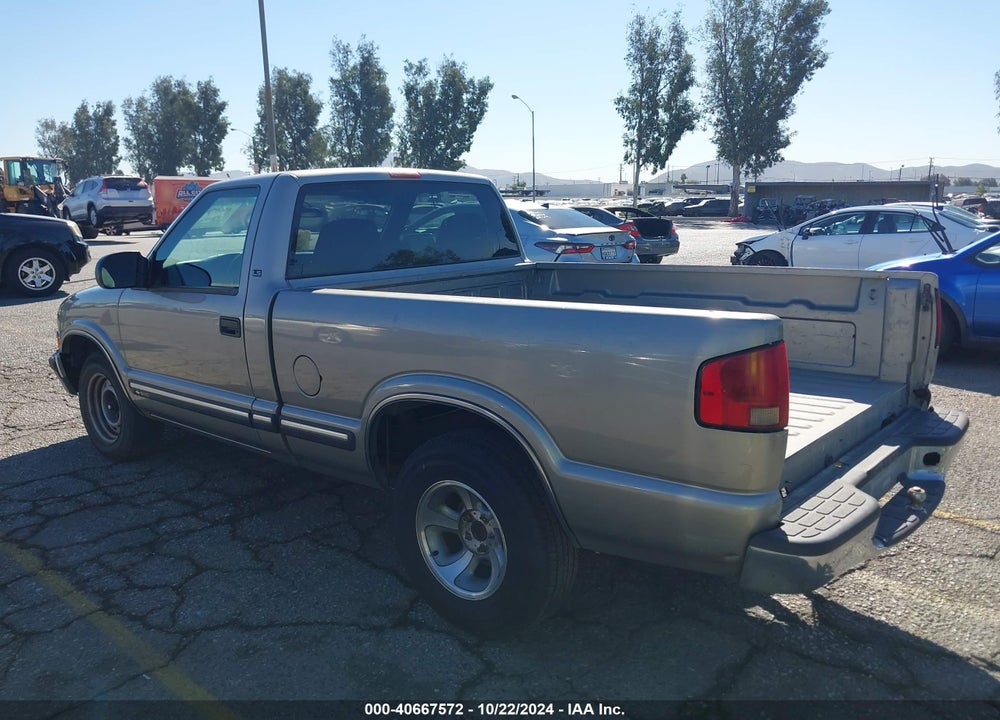 2002 CHEVROLET S-10 LS VIN: 1GCCS145028132456