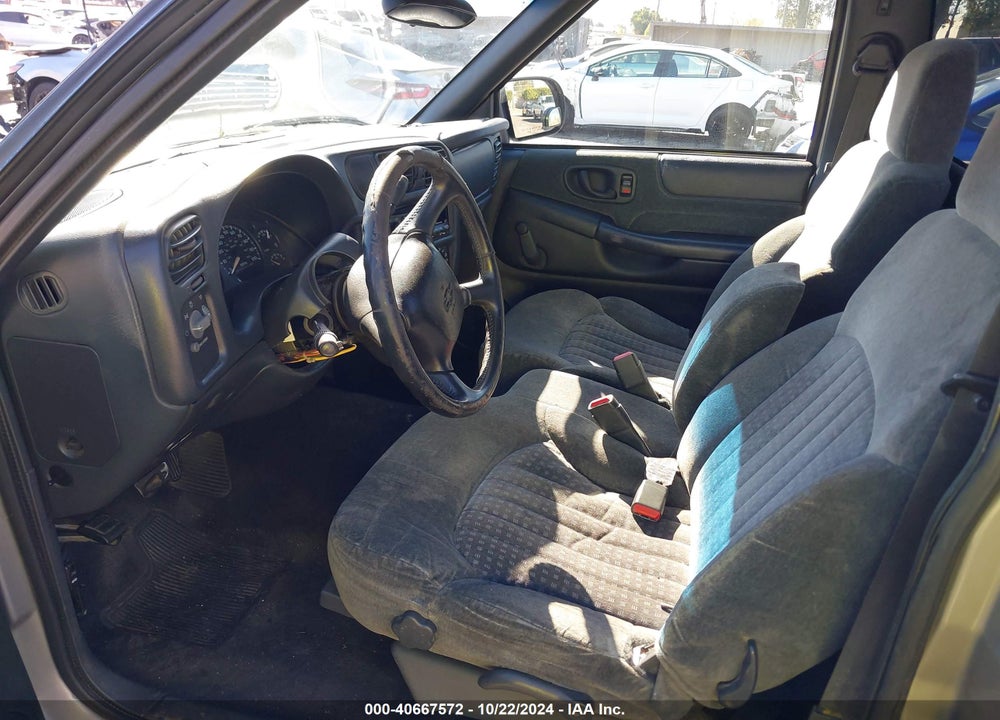 2002 CHEVROLET S-10 LS VIN: 1GCCS145028132456