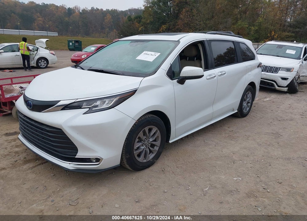 2022 TOYOTA SIENNA XLE VIN: 5TDYRKEC6NS110028