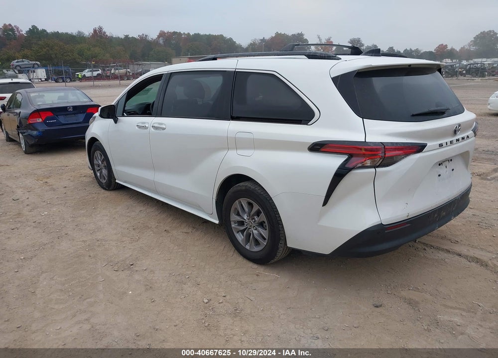 2022 TOYOTA SIENNA XLE VIN: 5TDYRKEC6NS110028