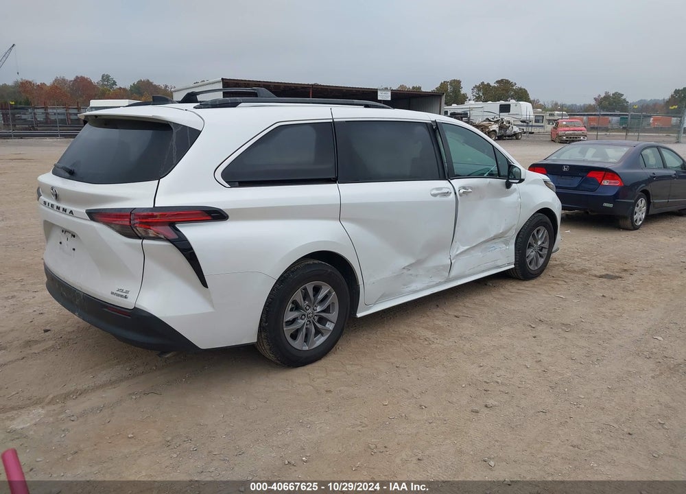 2022 TOYOTA SIENNA XLE VIN: 5TDYRKEC6NS110028