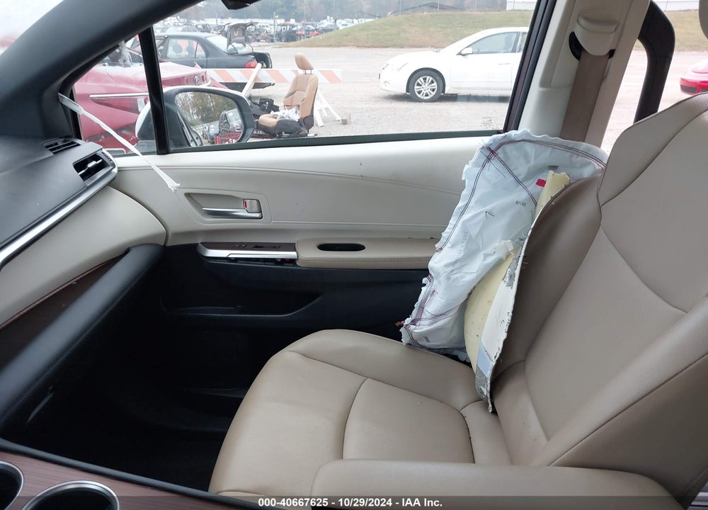 2022 TOYOTA SIENNA XLE VIN: 5TDYRKEC6NS110028