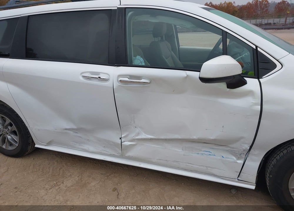 2022 TOYOTA SIENNA XLE VIN: 5TDYRKEC6NS110028