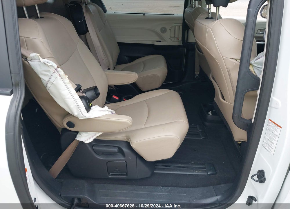 2022 TOYOTA SIENNA XLE VIN: 5TDYRKEC6NS110028