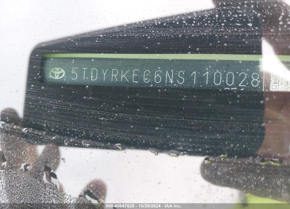 2022 TOYOTA SIENNA XLE VIN: 5TDYRKEC6NS110028