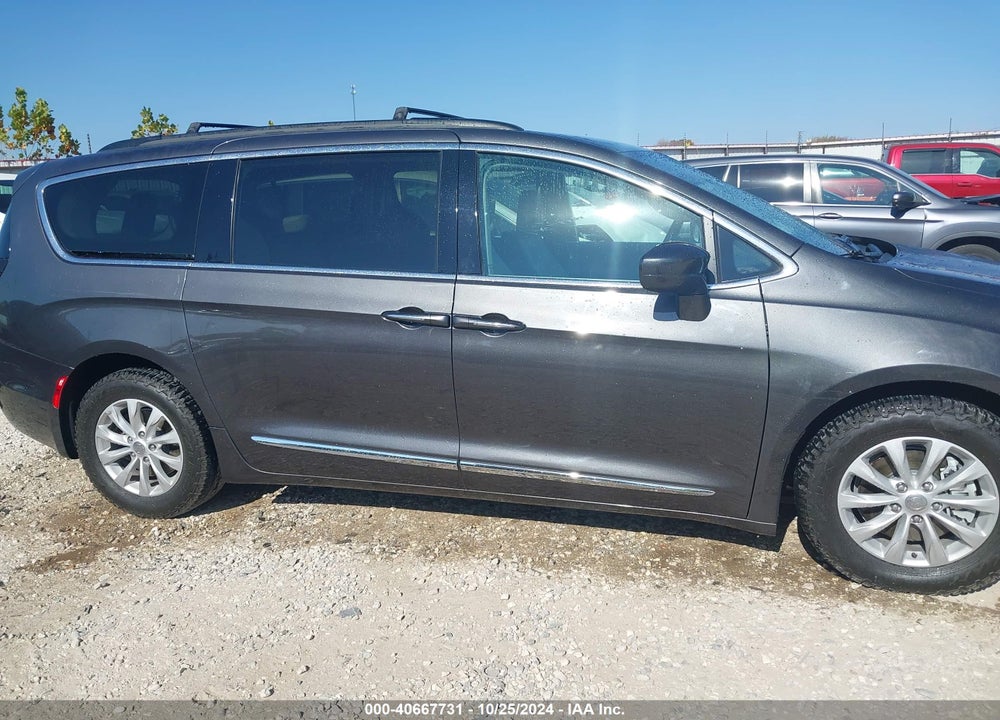 2017 CHRYSLER PACIFICA TOURING L VIN: 2C4RC1BG1HR516934