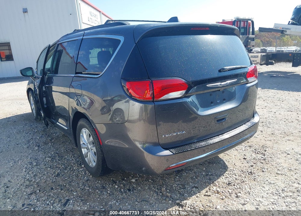2017 CHRYSLER PACIFICA TOURING L VIN: 2C4RC1BG1HR516934