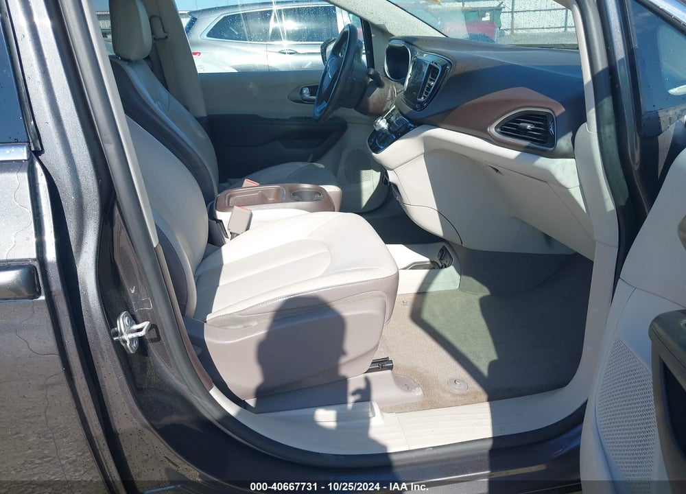 2017 CHRYSLER PACIFICA TOURING L VIN: 2C4RC1BG1HR516934