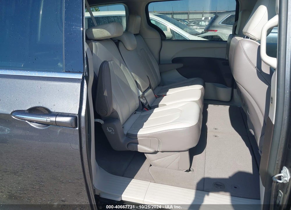 2017 CHRYSLER PACIFICA TOURING L VIN: 2C4RC1BG1HR516934
