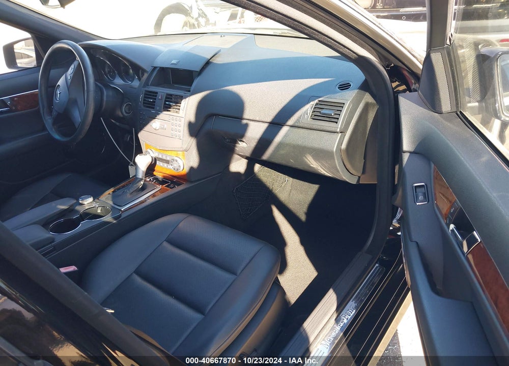 2010 MERCEDES-BENZ C 300 LUXURY/SPORT VIN: WDDGF5EB6AR130047