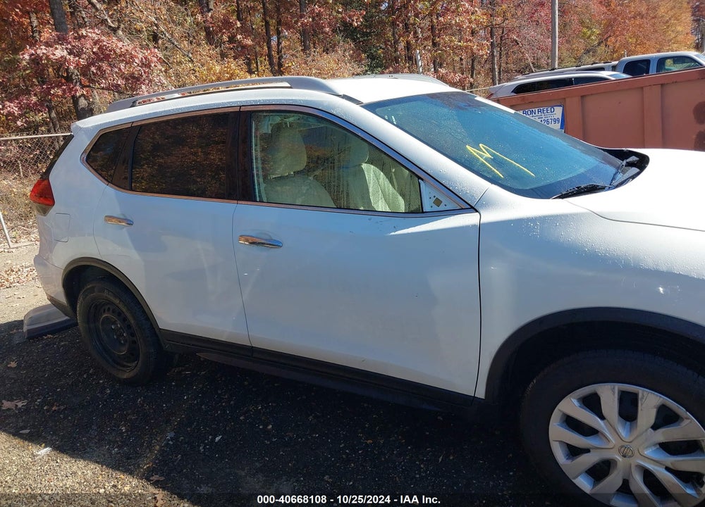 2017 NISSAN ROGUE S VIN: 5N1AT2MV8HC806607