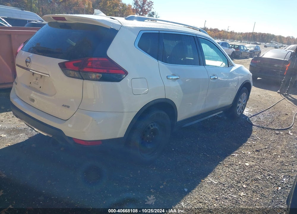2017 NISSAN ROGUE S VIN: 5N1AT2MV8HC806607