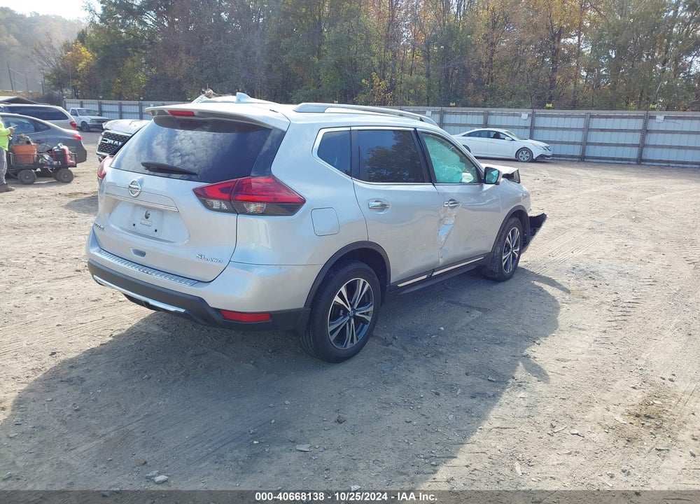 2017 NISSAN ROGUE SL VIN: 5N1AT2MV5HC881944
