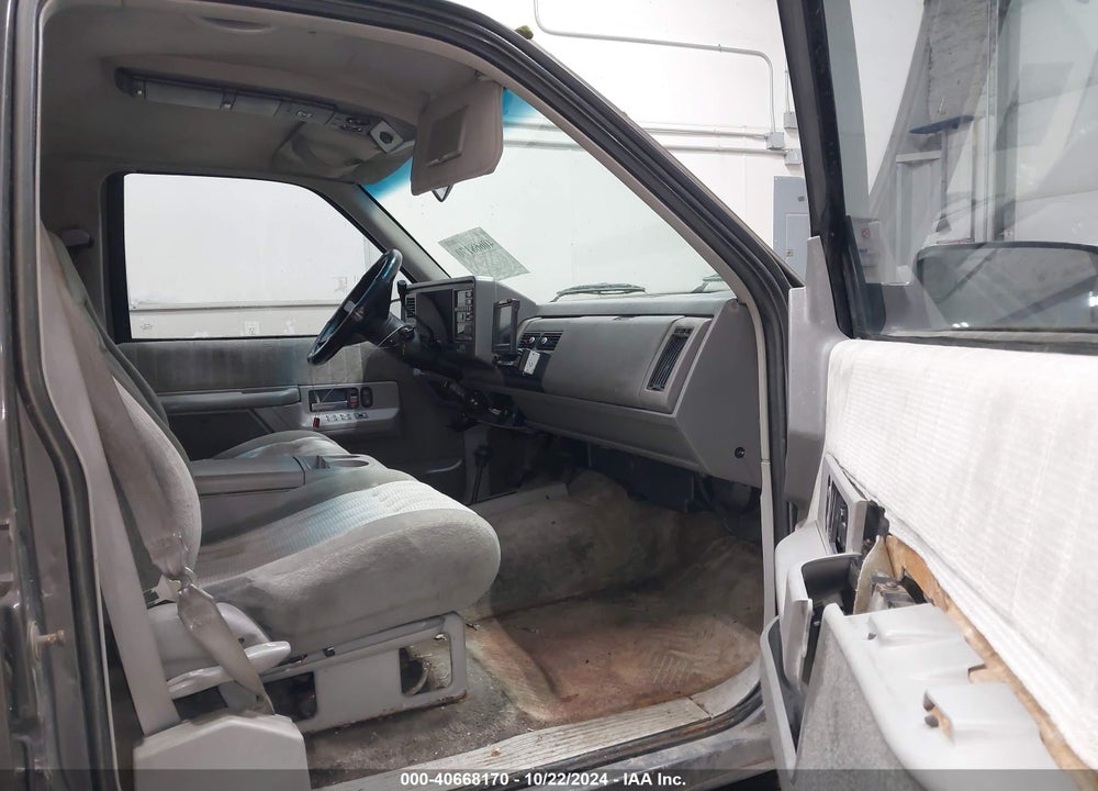 1992 GMC SUBURBAN K1500 VIN: 1GKFK16K7NJ717567