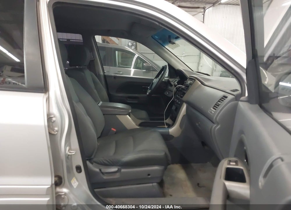 2007 HONDA PILOT LX VIN: 5FNYF28117B046684