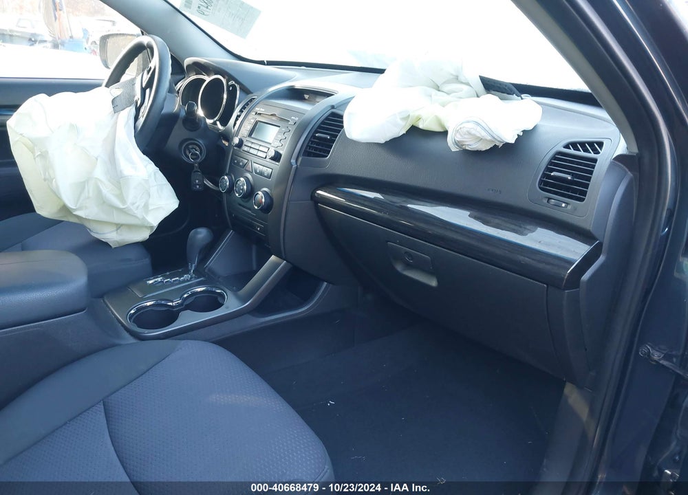 2011 KIA SORENTO LX V6 VIN: 5XYKTDA26BG166107