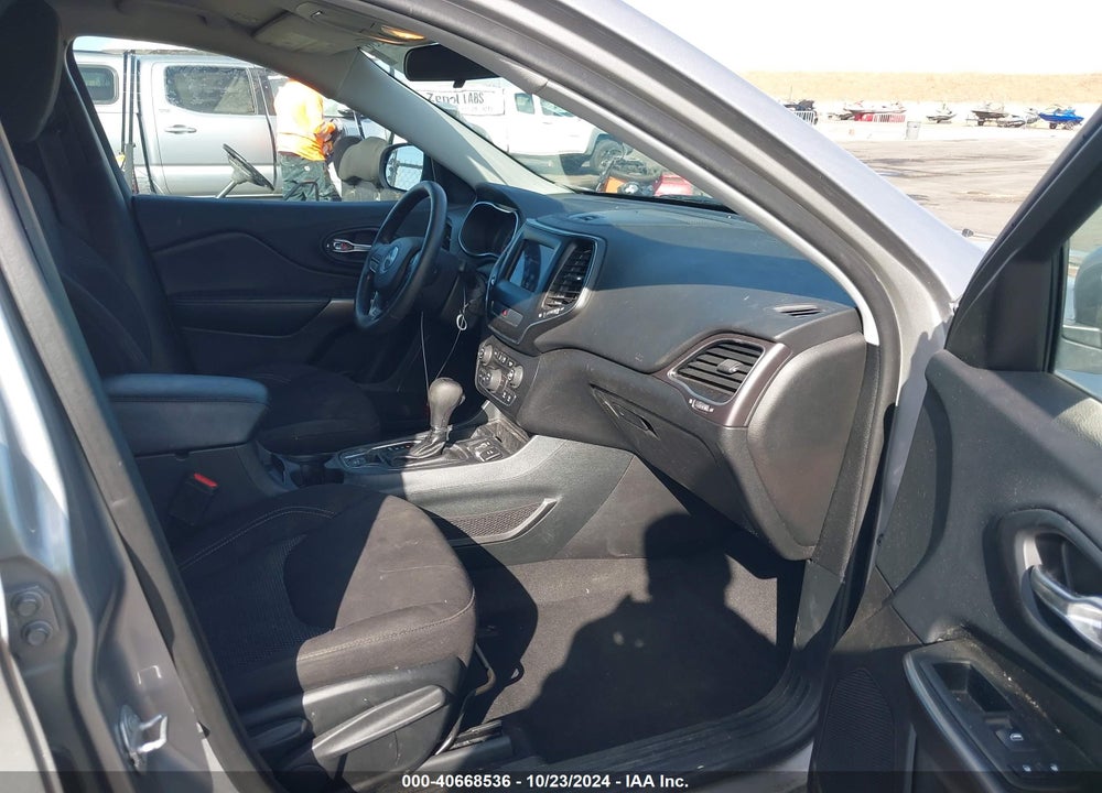 2019 JEEP CHEROKEE LATITUDE FWD VIN: 1C4PJLCB4KD348681