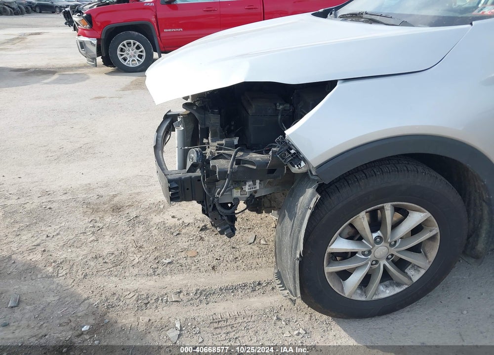 2018 KIA SORENTO 2.4L LX VIN: 5XYPGDA37JG415516