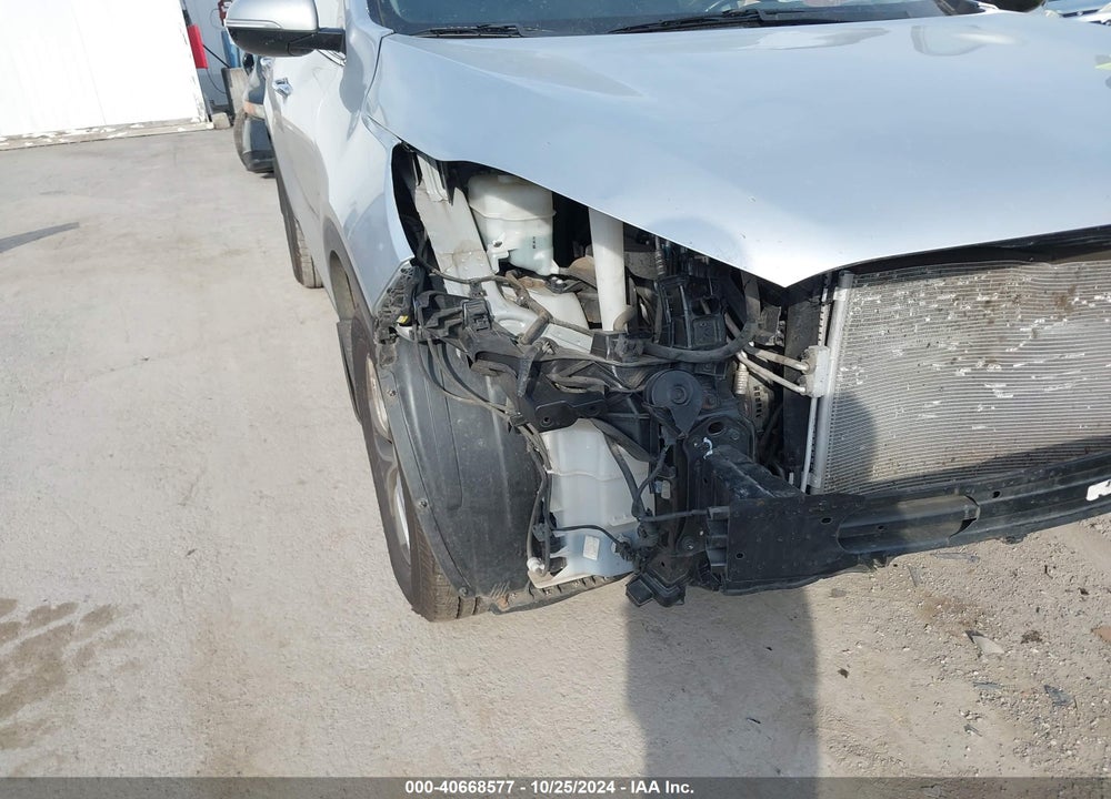 2018 KIA SORENTO 2.4L LX VIN: 5XYPGDA37JG415516