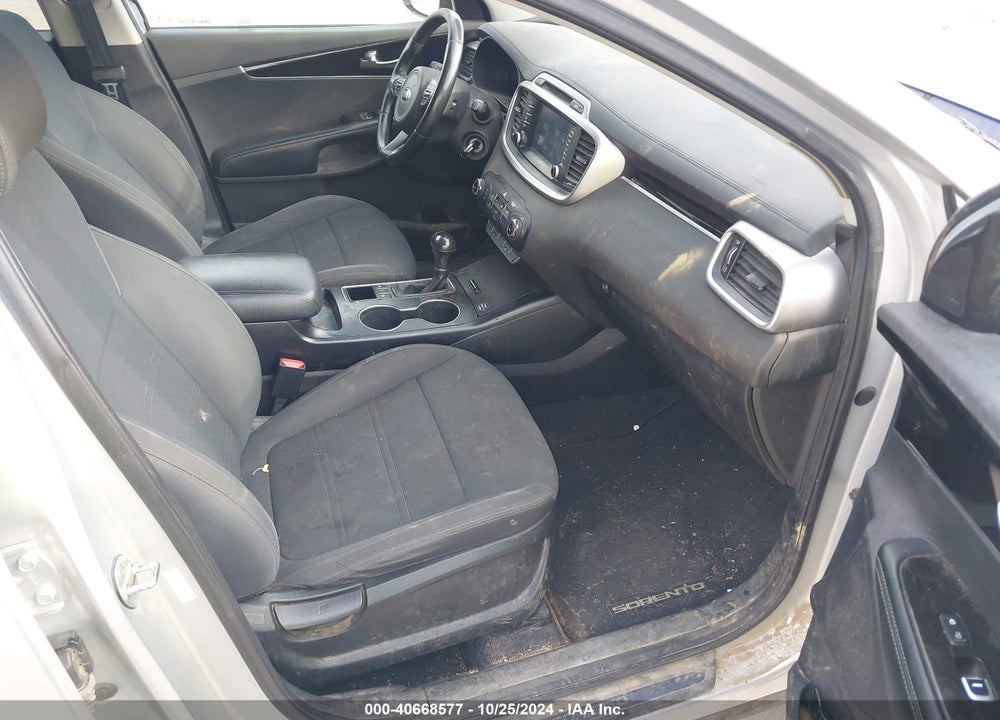 2018 KIA SORENTO 2.4L LX VIN: 5XYPGDA37JG415516