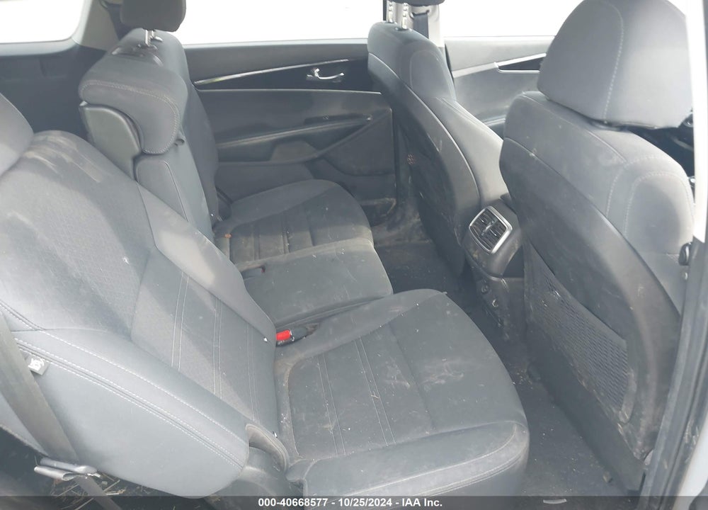 2018 KIA SORENTO 2.4L LX VIN: 5XYPGDA37JG415516