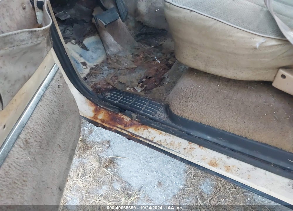 1986 CHEVROLET C10 VIN: 2GCDC14H8G1172600