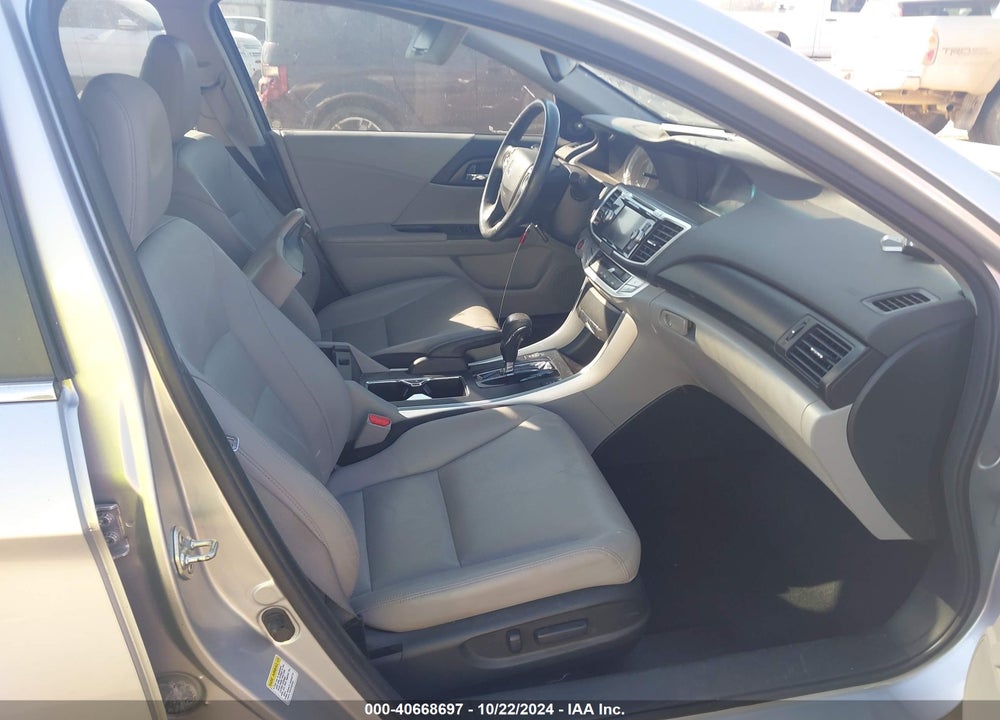 2013 HONDA ACCORD VIN: 1HGCR2F8XDA043855