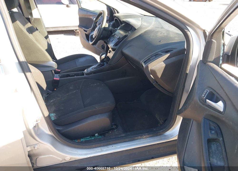 2018 FORD FOCUS SE VIN: 1FADP3K29JL329699