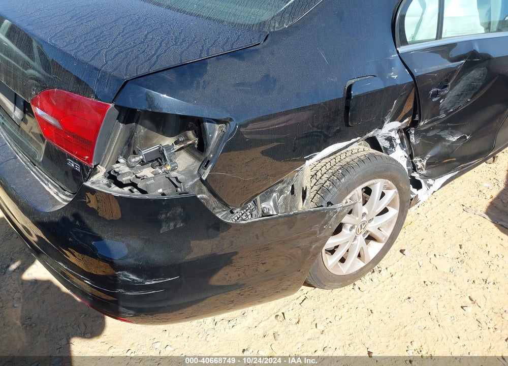 2014 VOLKSWAGEN JETTA 1.8T SE VIN: 3VWD17AJ1EM384337
