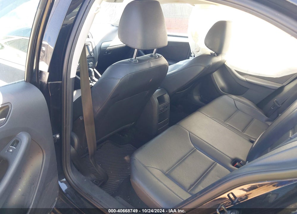 2014 VOLKSWAGEN JETTA 1.8T SE VIN: 3VWD17AJ1EM384337
