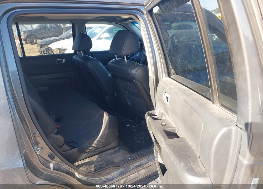 2011 HONDA PILOT EX-L VIN: 5FNYF4H54BB044578