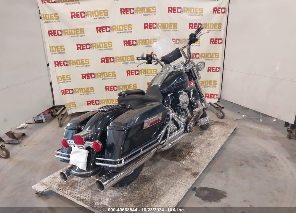 2012 HARLEY-DAVIDSON FLHR ROAD KING VIN: 1HD1FBM17CB619882